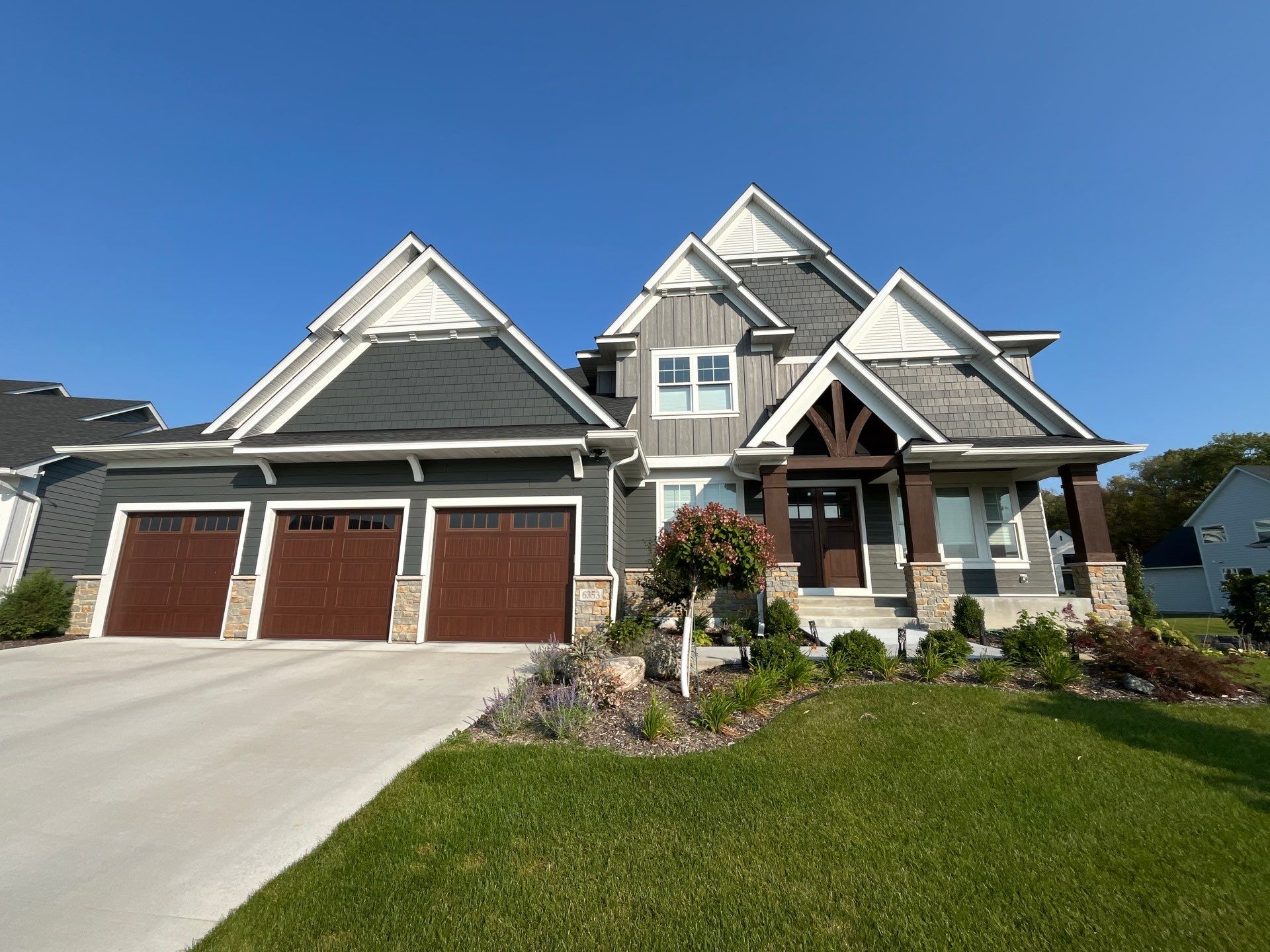 Exterior Window Cleaning in Maple Grove